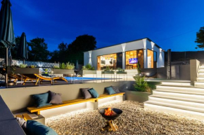 Jackal Holiday House